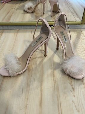 🩷✨🌸⭐️ Steve Madden feather pink strap heels